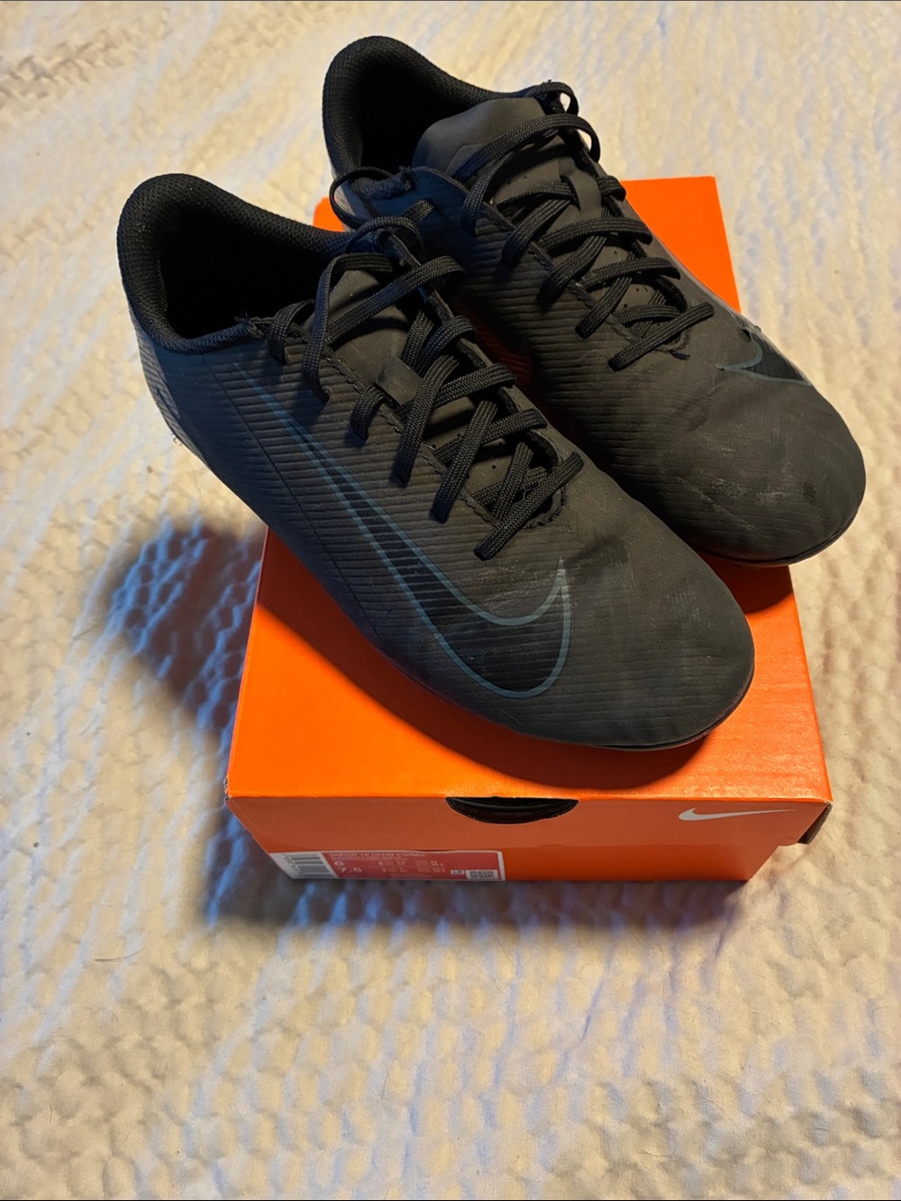 Nike Boy’s Black Low-Profile Soccer Cleats Vapor 16 Club